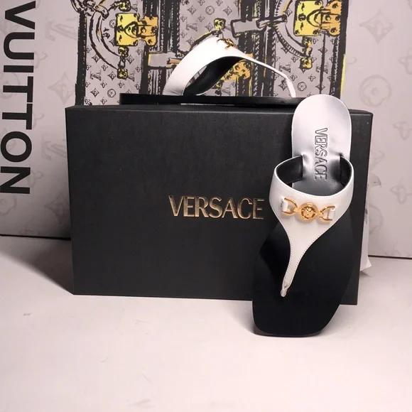 New Authentic VERSACE Medusa  display picture 3